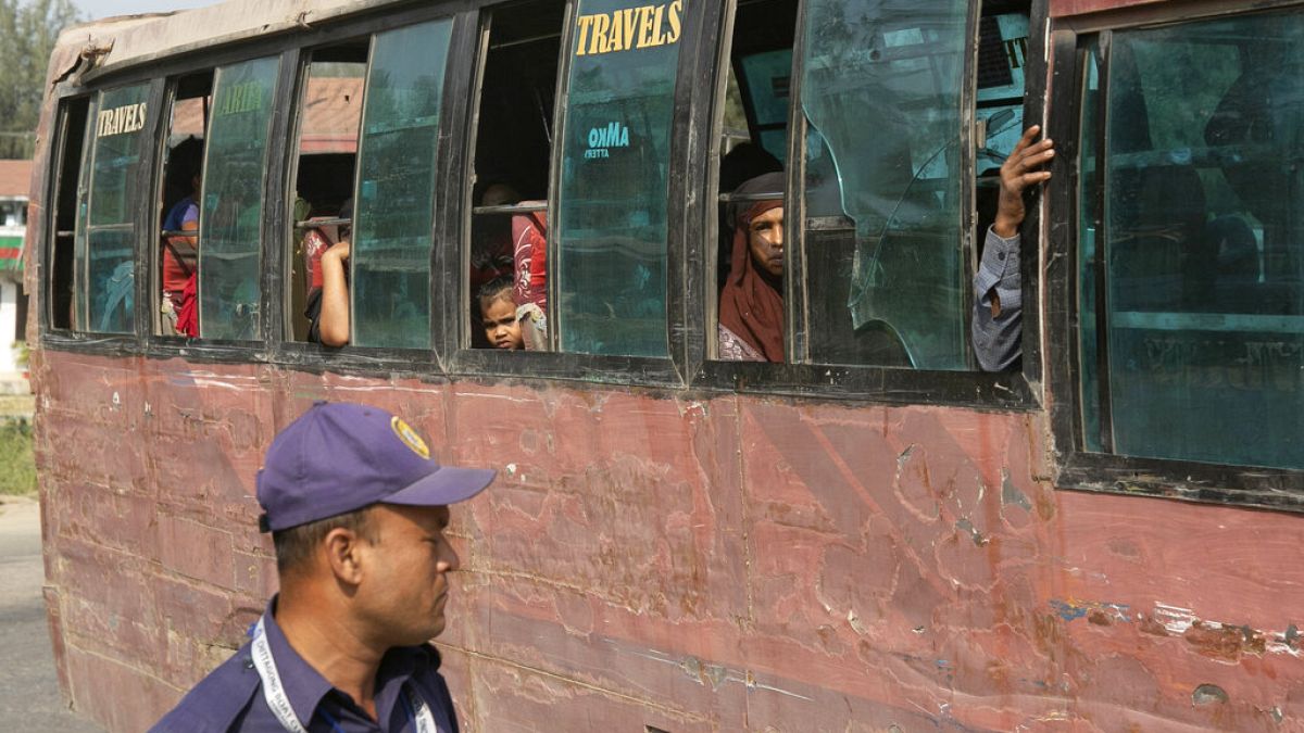 Myanmar'da saldırılardan kaçan Müslüman azınlık Bangladeş'e sığındı (Arşiv)