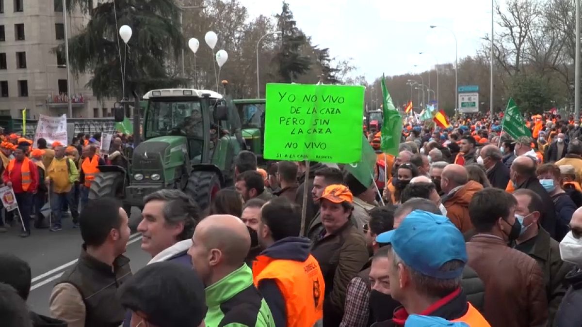 افزایش قیمت سوخت و غلات؛‌ اعتراض و اعتصاب گسترده کامیون‌داران اسپانیا
