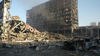 قصف جوي روسي يستهدف مركز تجاري في كييف