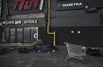 تصاویر خرابه‌های مرکز خرید در کی‌يف پس از گلوله‌باران شبانه ارتش روسیه
