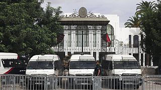 Αστυνομικές δυνάμεις μπροστά από το κοινοβούλιο της Τυνησίας - φώτο αρχείου
