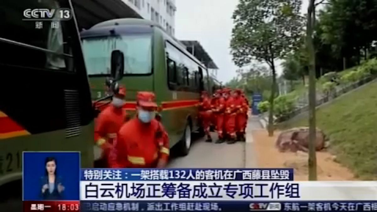 Operaciones de rescate del avión siniestrado cerca de Wuzhou