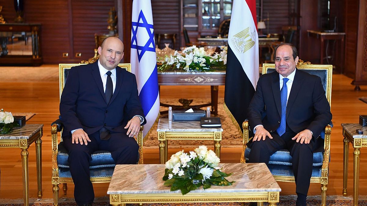 الرئيس المصري عبد الفتاح السيسي يلتقي برئيس الوزراء الإسرائيلي نفتالي بينيت في منتجع شرم الشيخ المطل على البحر الأحمر بمصر- الاثنين 13 سبتمبر 2021.