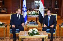الرئيس المصري عبد الفتاح السيسي يلتقي برئيس الوزراء الإسرائيلي نفتالي بينيت في منتجع شرم الشيخ المطل على البحر الأحمر بمصر- الاثنين 13 سبتمبر 2021.