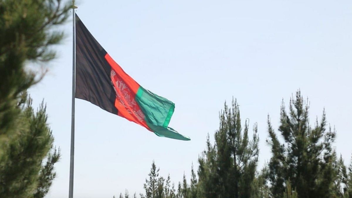 پرچم سه رنگ افغانستان که طالبان دستور حذف آن را داده است