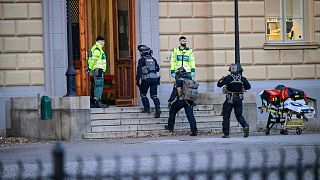 İsveç'in Malmö kentinde, Latin Lisesi'ne yapılan saldırıda yaralanan 50 yaşlarında iki kadın öğretmen hayatını kaybetti