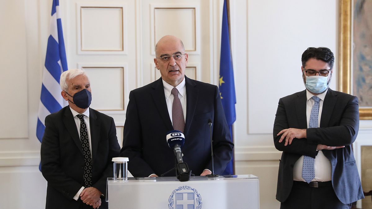Ο υπουργός Εξωτερικών, Νίκος Δένδιας και ο πρόξενος στη Μαριούπολη Μανώλης Ανδρουλάκης