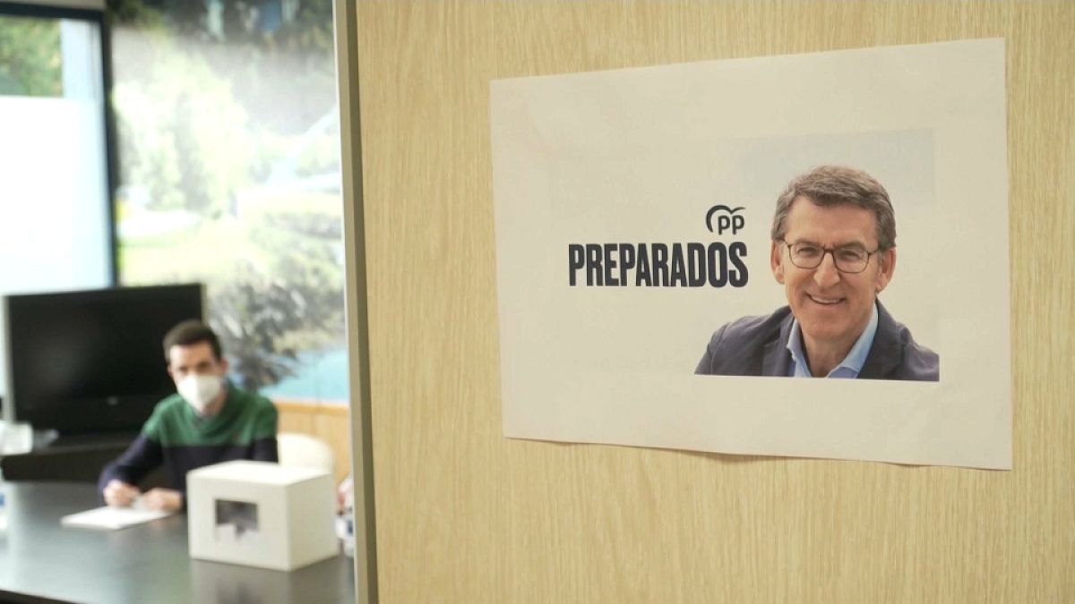 Cartel electoral de Alberto Núñez Feijóo, el único candidato de la votación para liderar el PP