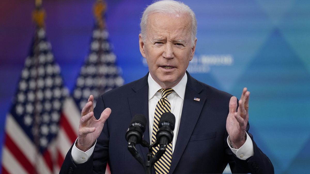 Joe Biden amerikai elnök az Ukrajnának nyújtandó további biztonsági segélyekről beszél a washingtoni Fehér Házban 2022. március 16-án. 