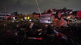 Una serie de tornados barre Texas sembrando la destrucción y enfila hacia Luisiana y Misisipi