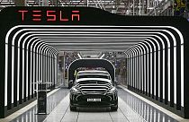 Sorti des premiers véhicules Tesla de l'usine de Berlin Brandenburg à Gruenheide, en Allemagne, mardi 22 mars 2022.