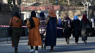 Afgan kız öğrenciler