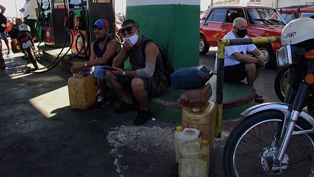 Long queues for petrol in Cuba