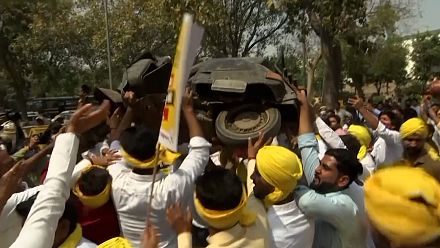 Opposition protests against fuel price hike in India