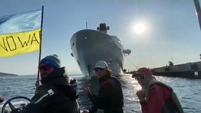 Ukrainian sailors slock Abramovich's superyacht in Turkey