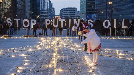 Protestors in Brussels call on EU leaders to impose a full ban on Russian fuels and to hold one minute of silence to honour the victims of war.