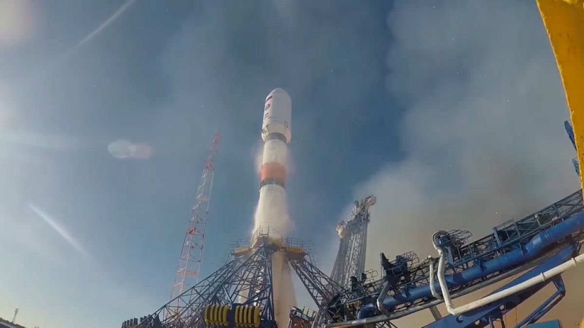 Die Soyuz-Rakete hebt ab.