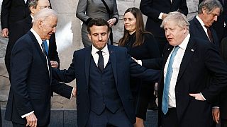 Imagen de archivo de Macron junto a Biden y Johnson
