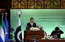 Pakistan'da düzenlenen İslam İşbirliği Teşkilatı Dışişleri Bakanları toplantısında konuşan Çin Dışişleri Bakanı Wang Yi