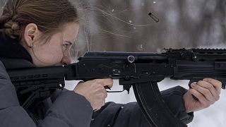 Kalashnikov ile atış eğitimi