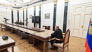 Wladimir Putin mit Verteidigungsminister Sergei Schoigu am 27.2.2022