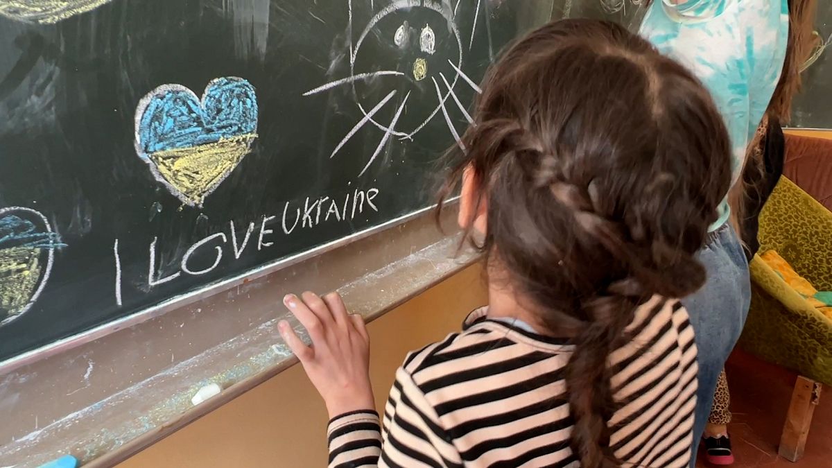 Ukrán kislány a beregszászi magyar gimnáziumban