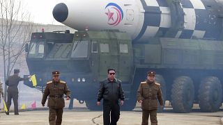 Kim Jong Un feuert "Monsterrakete" ab, USA verhängen Sanktionen