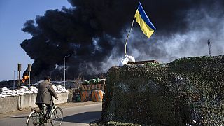 Ucrânia: um mês depois, mísseis continuam a arrasar zonas habitadas