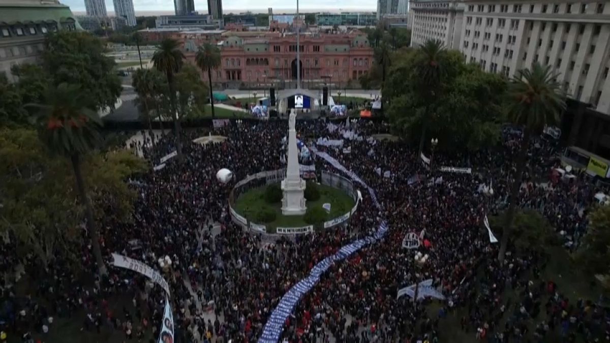 Miles de personas durante la marcha del día de la Memoria en Buenos Aires, Argentina