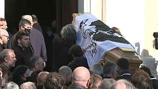 Le cercueil d'Yvan Colonna entre dans l'église de Cargese