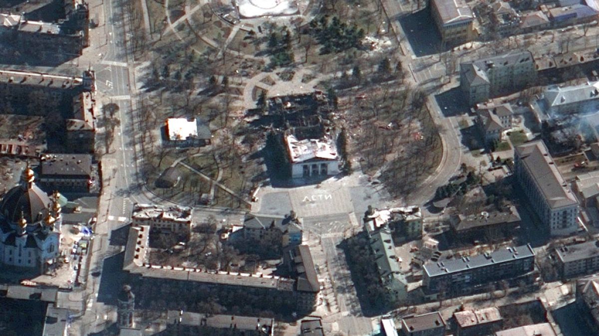 Δορυφορική φωτογραφία από το βομβαρδισμένο θέατρο καταφύγιο της Μαριούπολης
