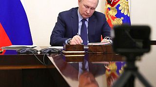 Russlands Präsident Wladimir Putin bei einer Videokonferenz mit jungen Kulturschaffenden, 25 März 2022.