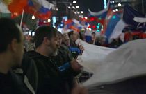 شاهد: مئات الصرب يشاركون في مسيرة مؤيدة لبوتين