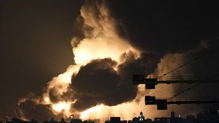 حريق في مستودع نفط يضيء السماء فوق جدة - المملكة العربية السعودية - الجمعة 26 مارس 2022.