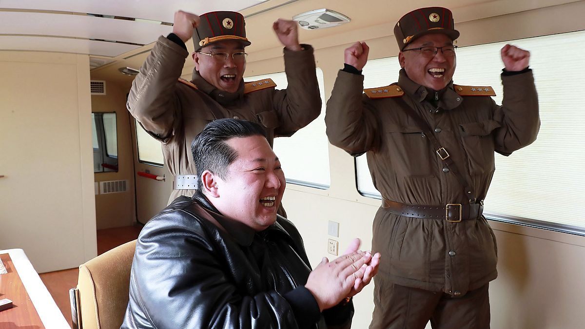 Kim Jong Un jubelt über den Abschuss seiner "Monsterrakete".