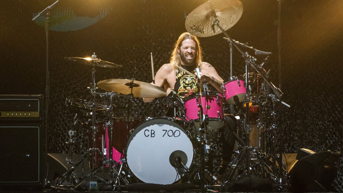 Скончался барабанщик группы Foo Fighters Тейлор Хокинс