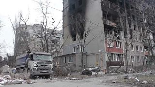 Marioupol bombardée, assiégée, meurtrie.