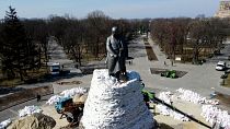 Ukrainians sandbag Kharkiv monuments to protect against bombing
