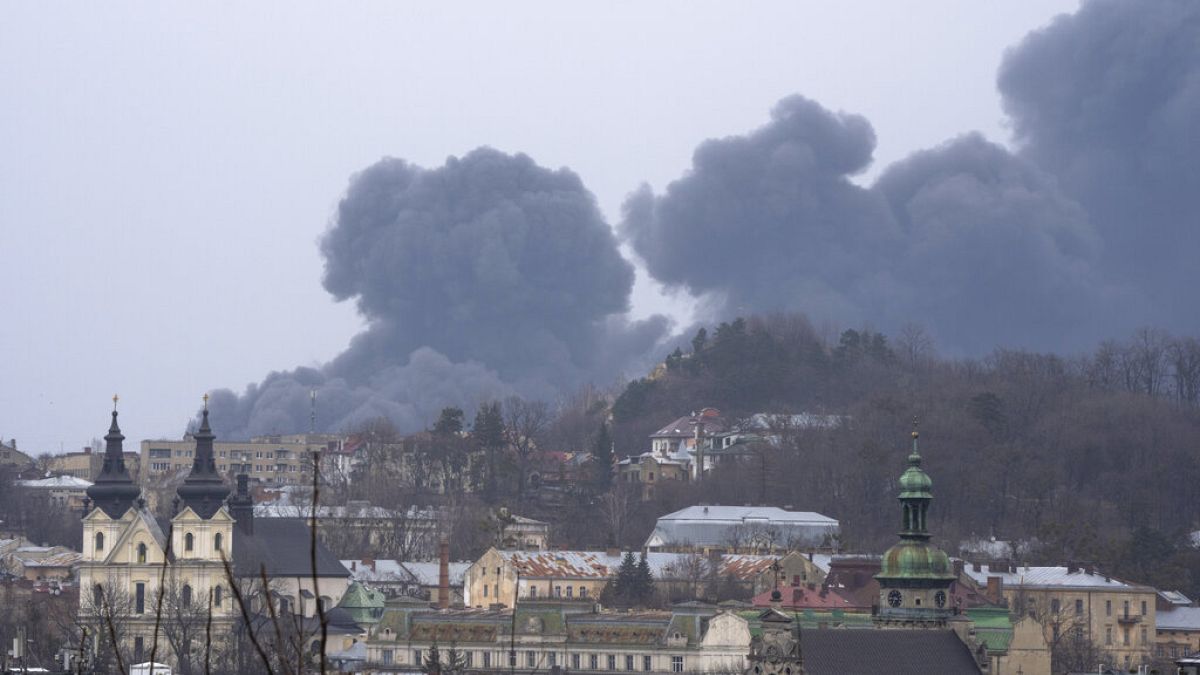 Rusya'nın Ukrayna'nın Lviv kentine saldırısı sonrası dumanlar yükseldi