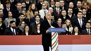 رئيس الوزراء المجري فيكتور أوربان يخاطب آلاف المؤيدين أثناء تجمع في بودابست، المجر، لثلاثاء 15 مارس 2022