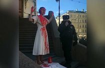 La activista rusa antes de ser detenida por la policía por protestar contra la guerra