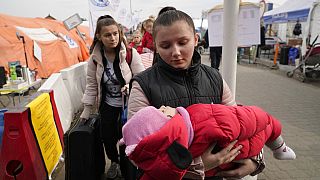 Украинские беженцы на пограничном переходе в Медыке в Польше, 29 марта 2022 года