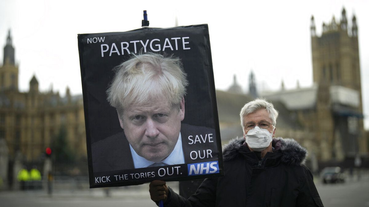 "Partygate" olarak bilinen skandallar Başbakan Boris Johnson'ın itibarını zedelemişti