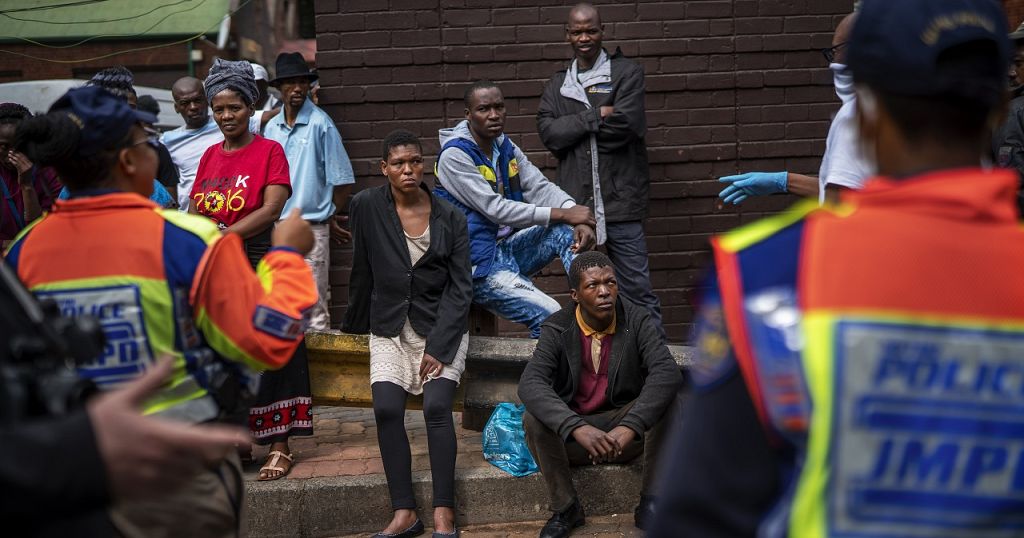 South Africa: Unemployment rate peaks at 35.3% in Q4 2021 reaching historic  high | Africanews