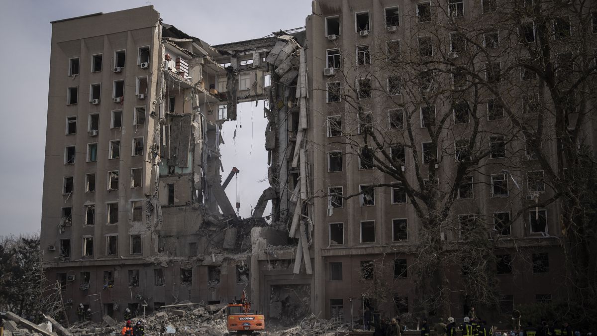 Zerstörtes Behördengebäude in Mykolaiw