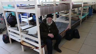 Mann in Flüchtlingsunterkunft in ukrainischer Stadt Lwiw (Aufnahme vom 25. März 22)