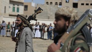 مقاتلون حوثيون مسلحون - أرشيف