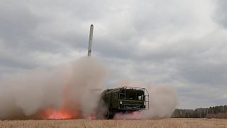 روسيا تطلق صاروخ اسكندر