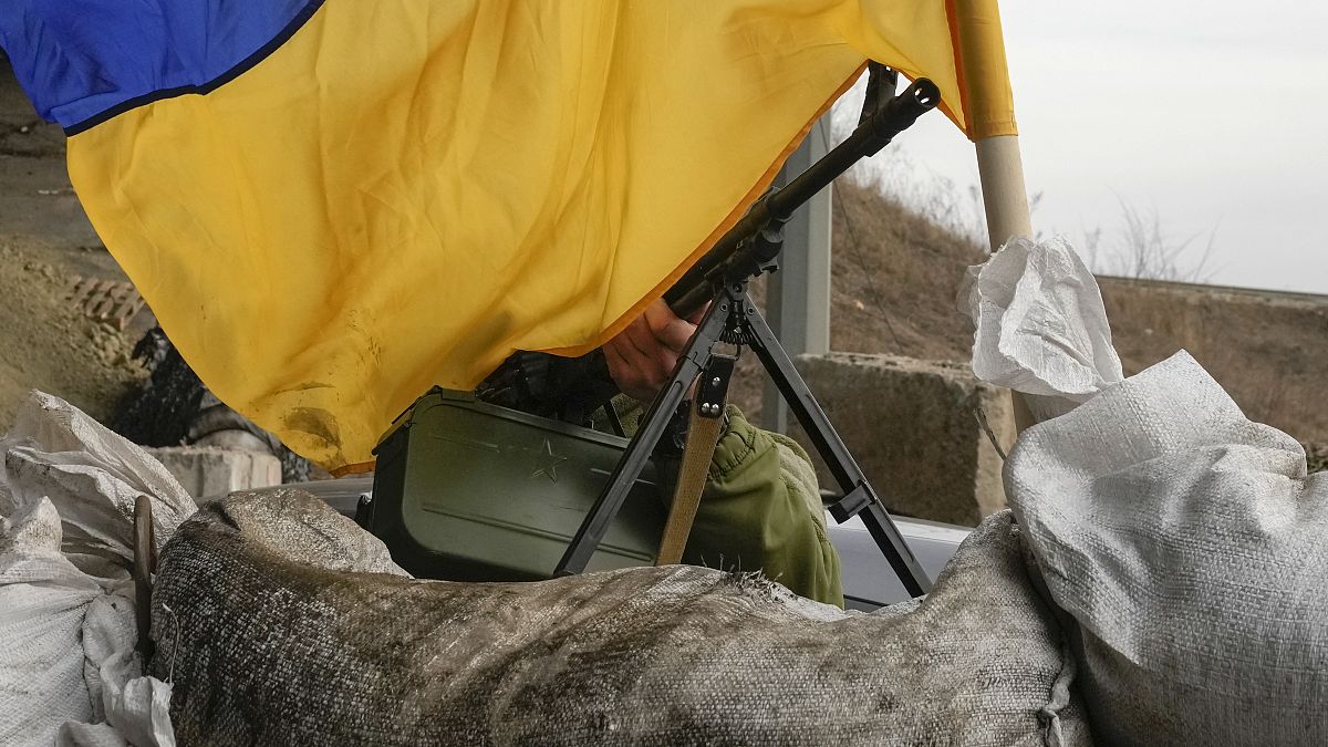 Пулемётчик под украинским флагом