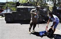 Control del Ejército salvadoreño en un barrio de San Salvador.